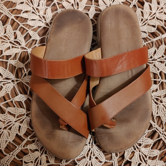 Comfy Soles Bamboo Chestnut Brown Strappy Sandals - Picture 3 of 11